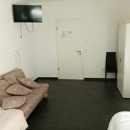 Modernes Maya Zimmer In Heilbronn Nahe Zentrum Mit Gemeinschaftskueche Exterior photo
